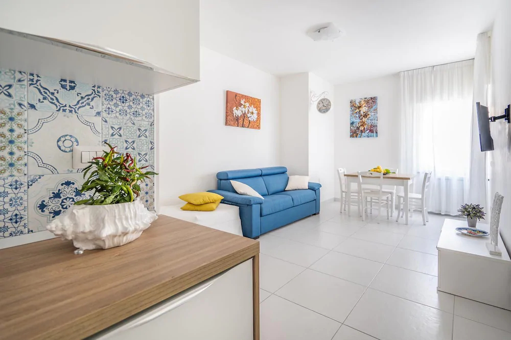 Smiling Apartments