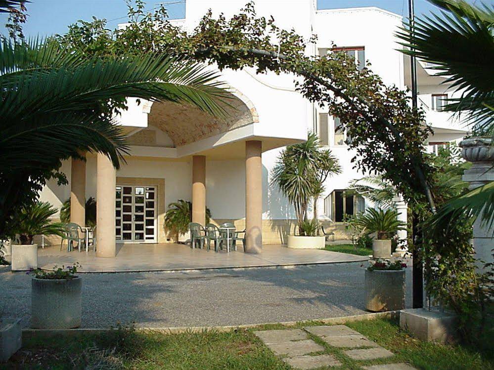 Hotel AL 2000