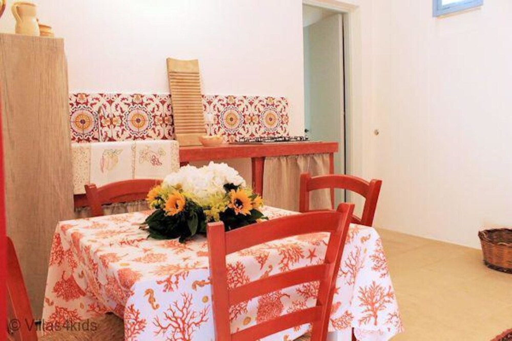 The Courtyard - Rosa