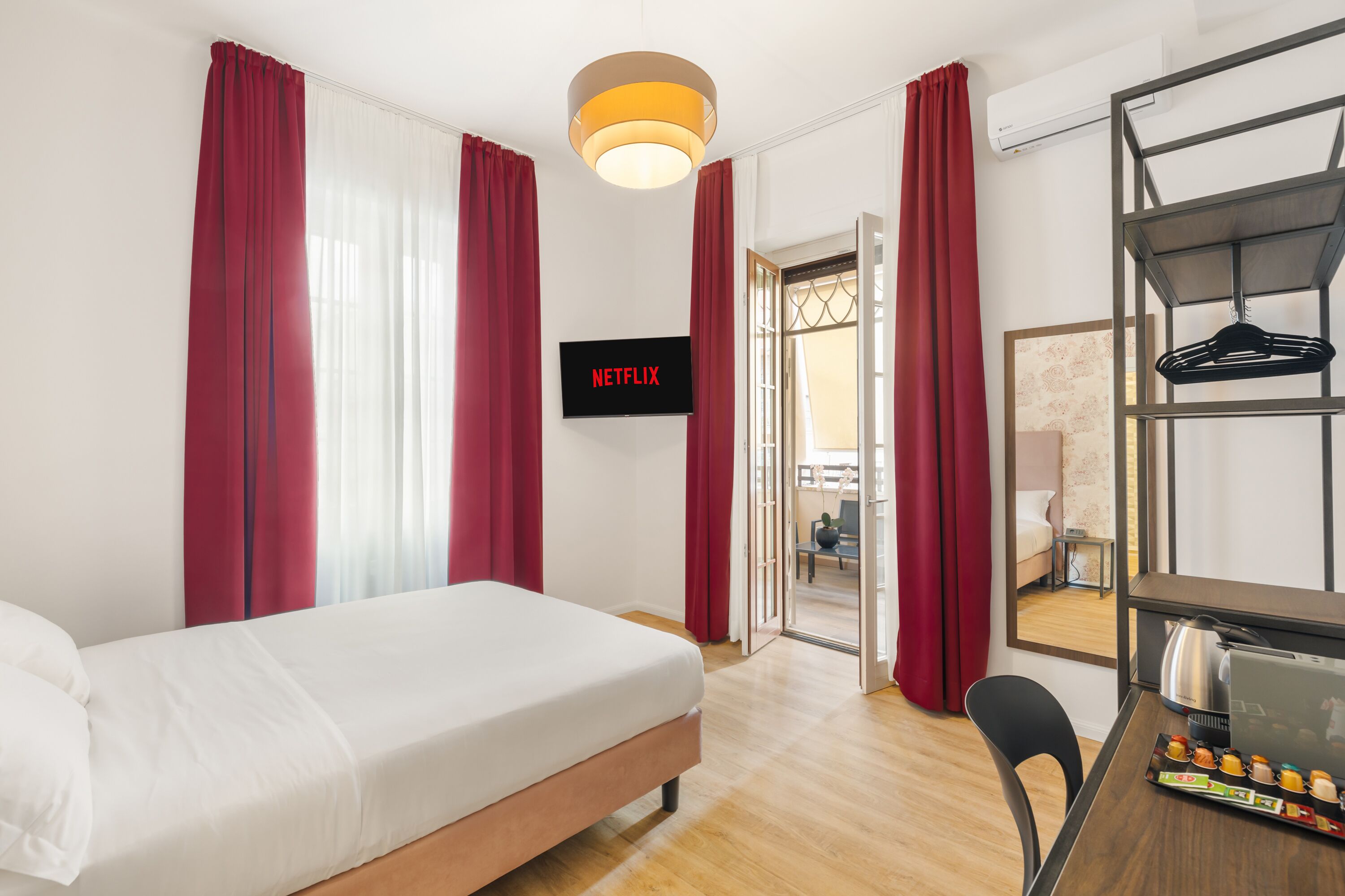 Adelante Rooms