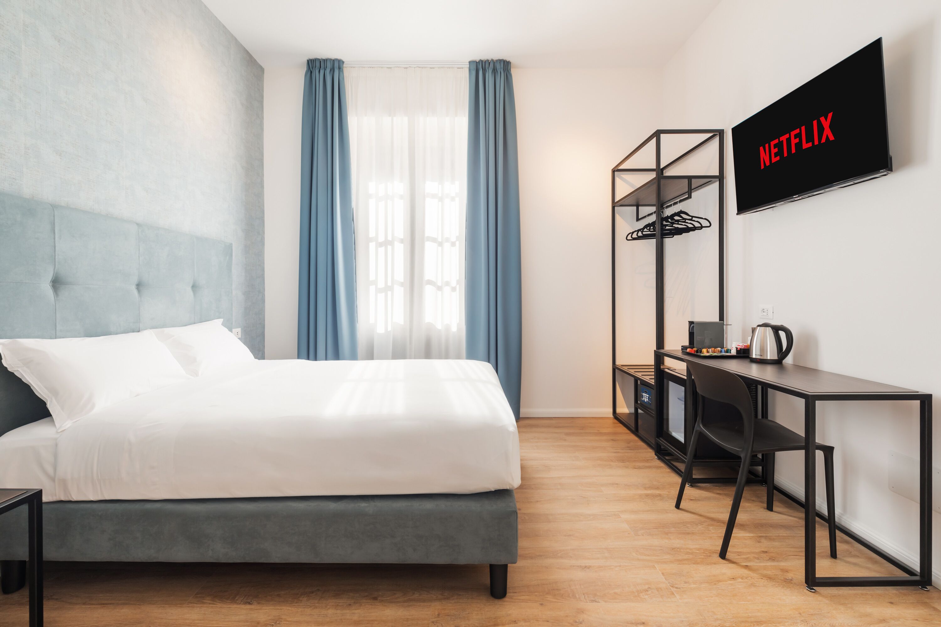 Adelante Rooms