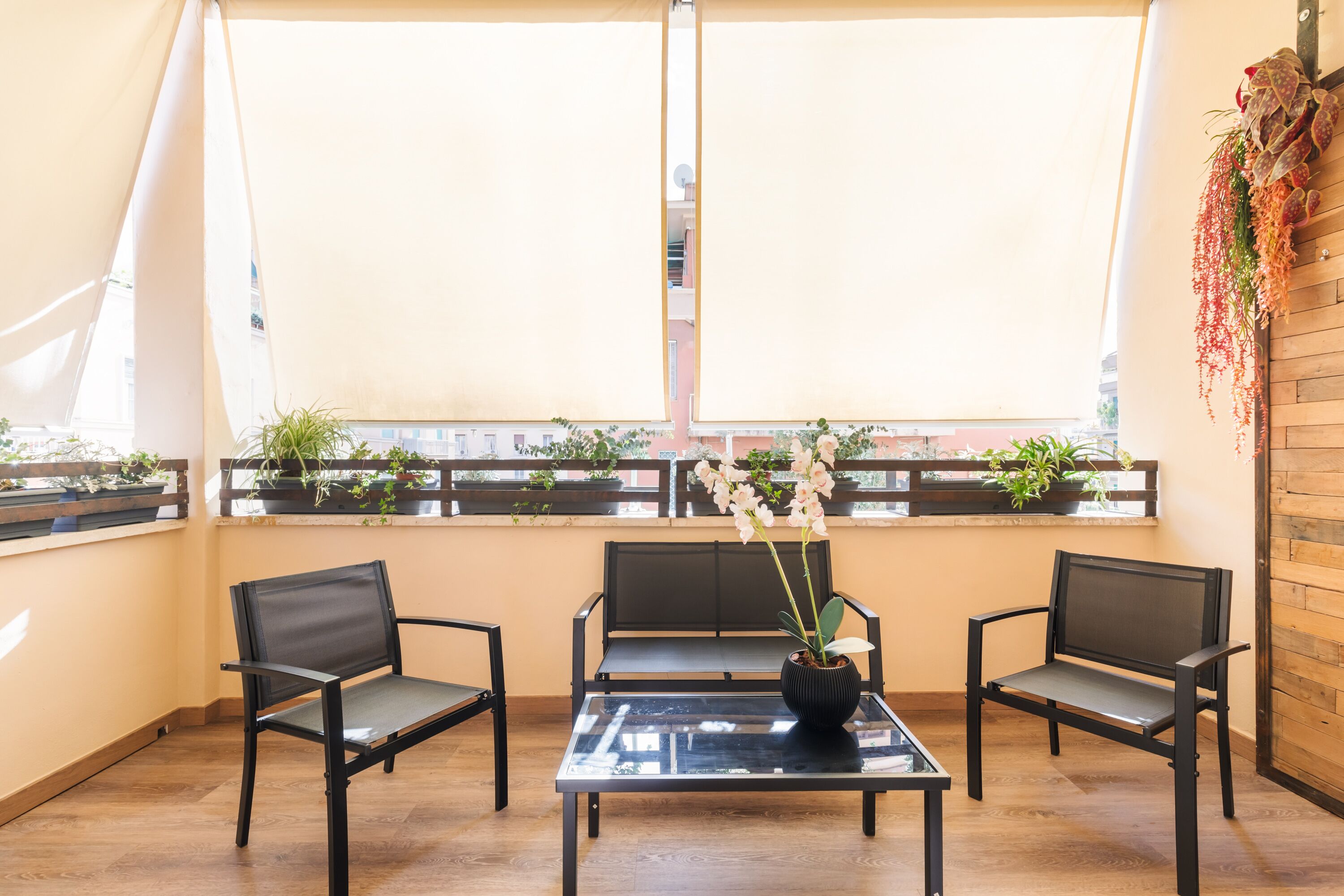 Adelante Rooms