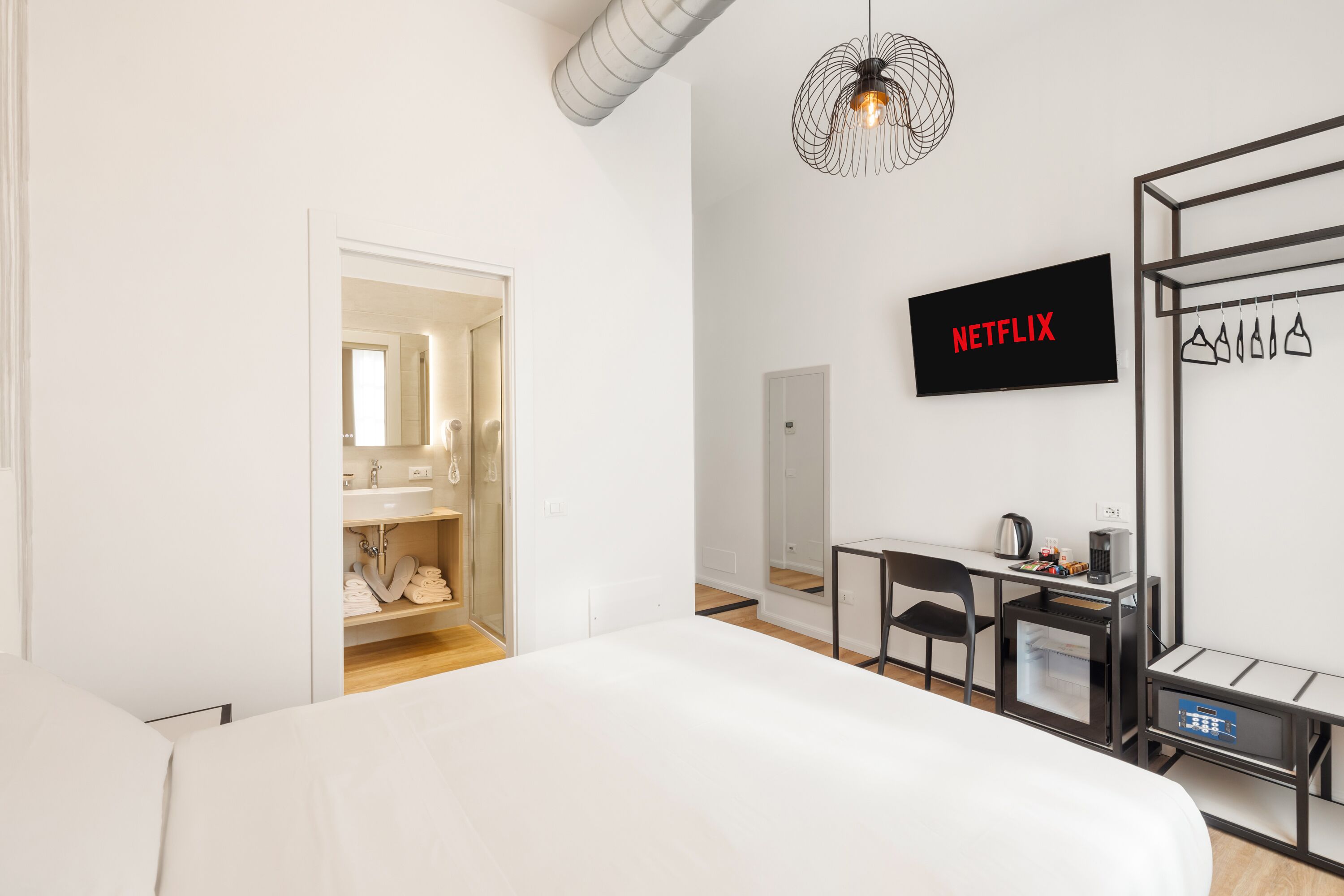 Adelante Rooms