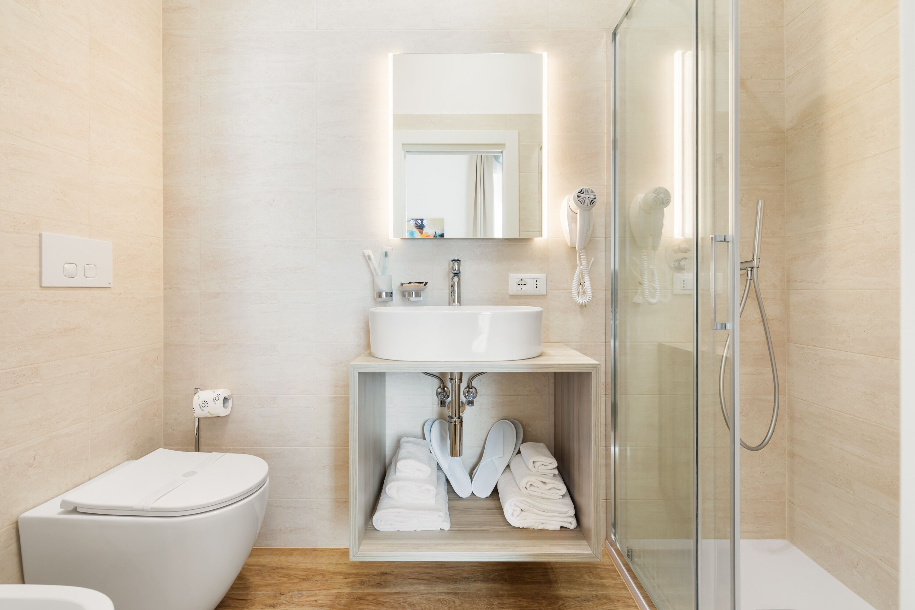 Adelante Rooms