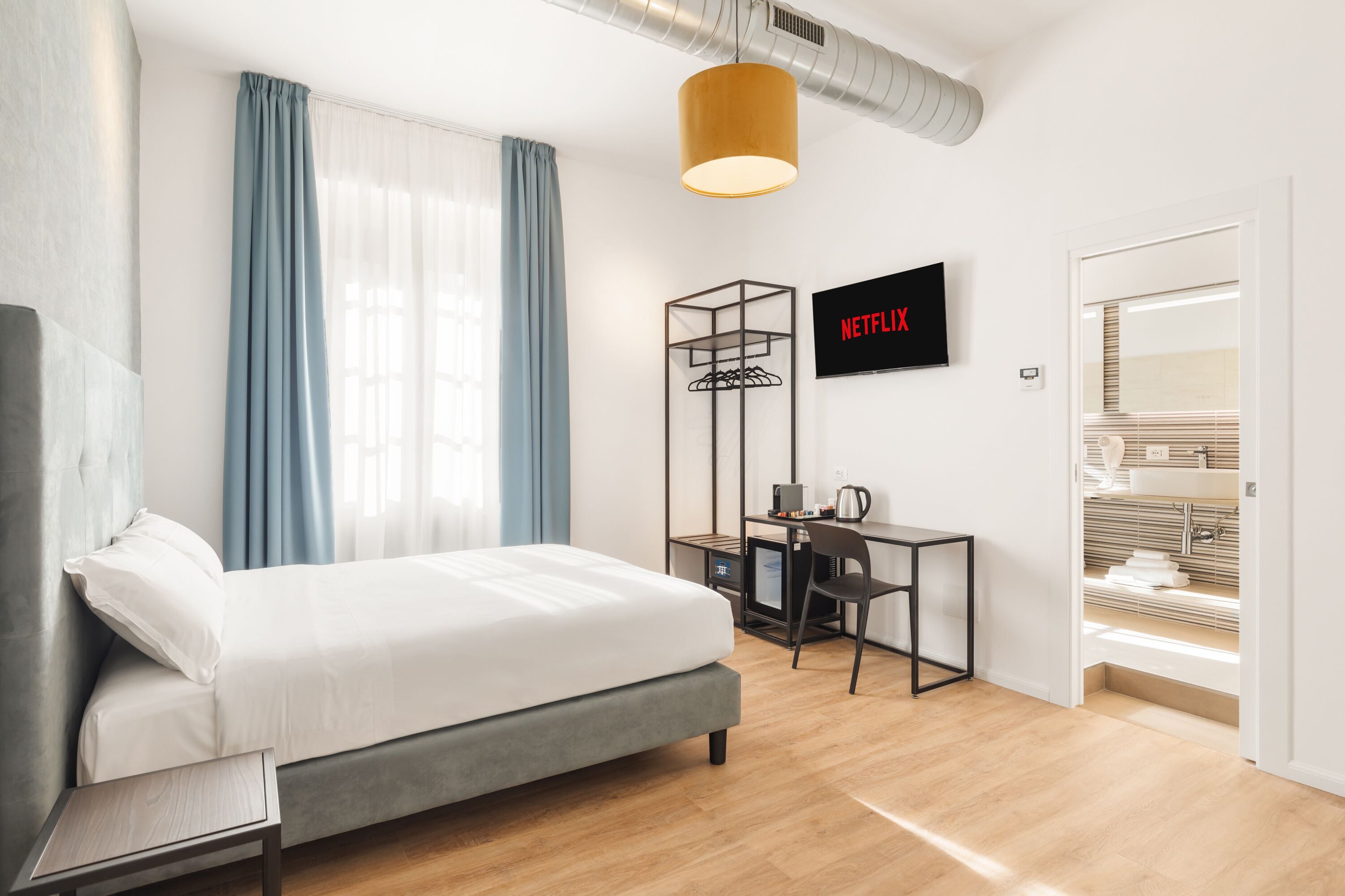 Adelante Rooms