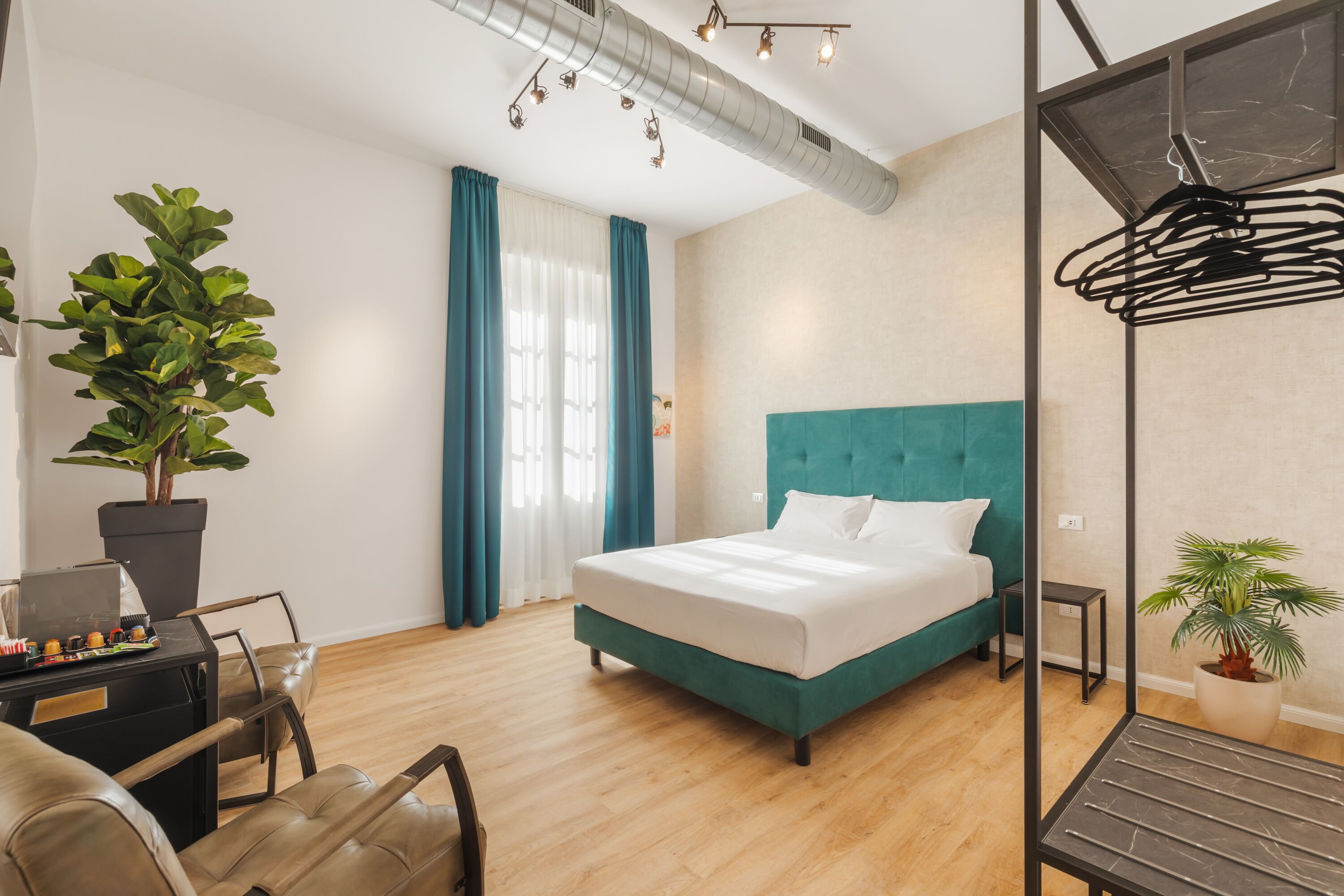 Adelante Rooms