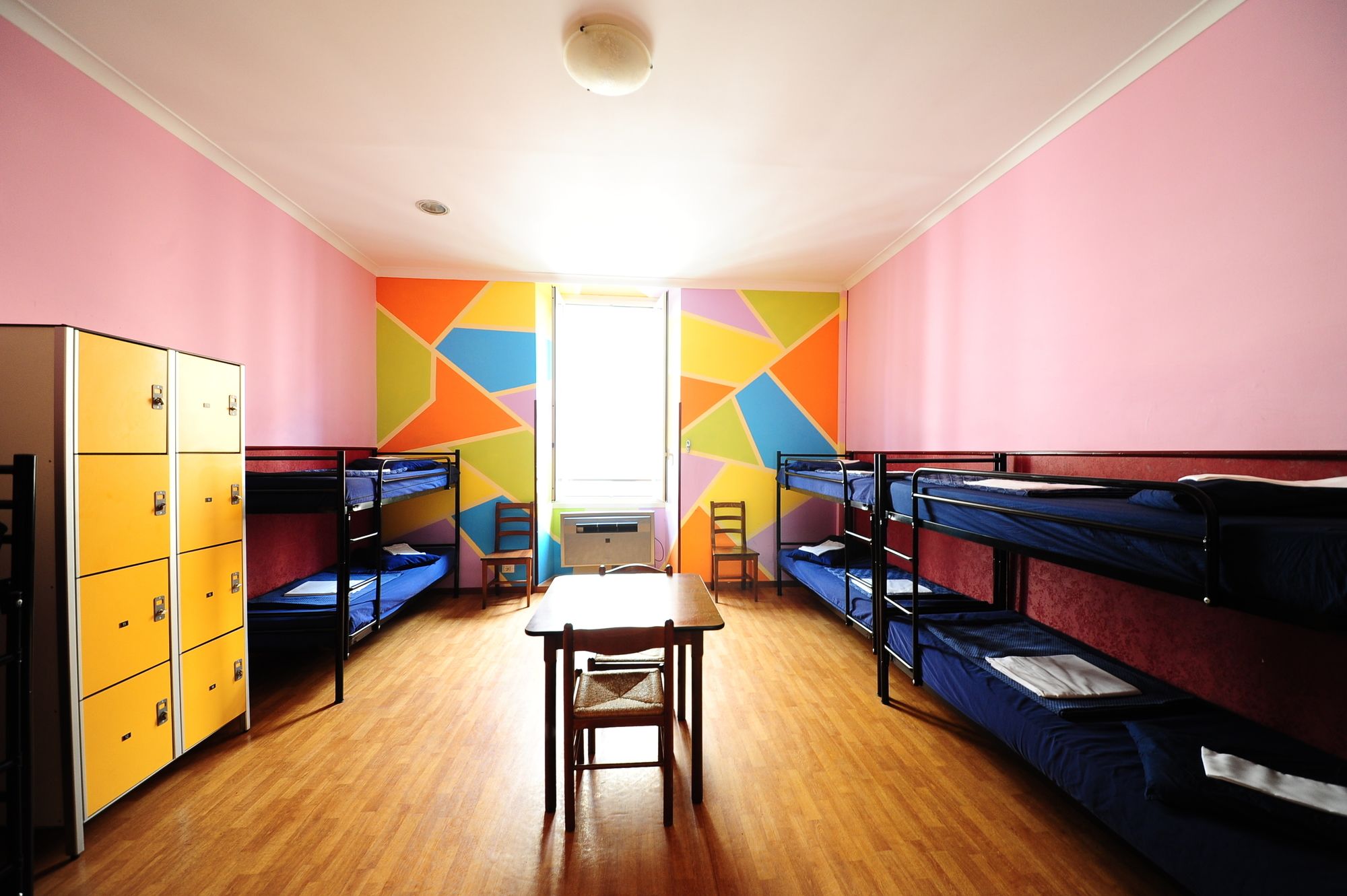 Alessandro Downtown Hostel