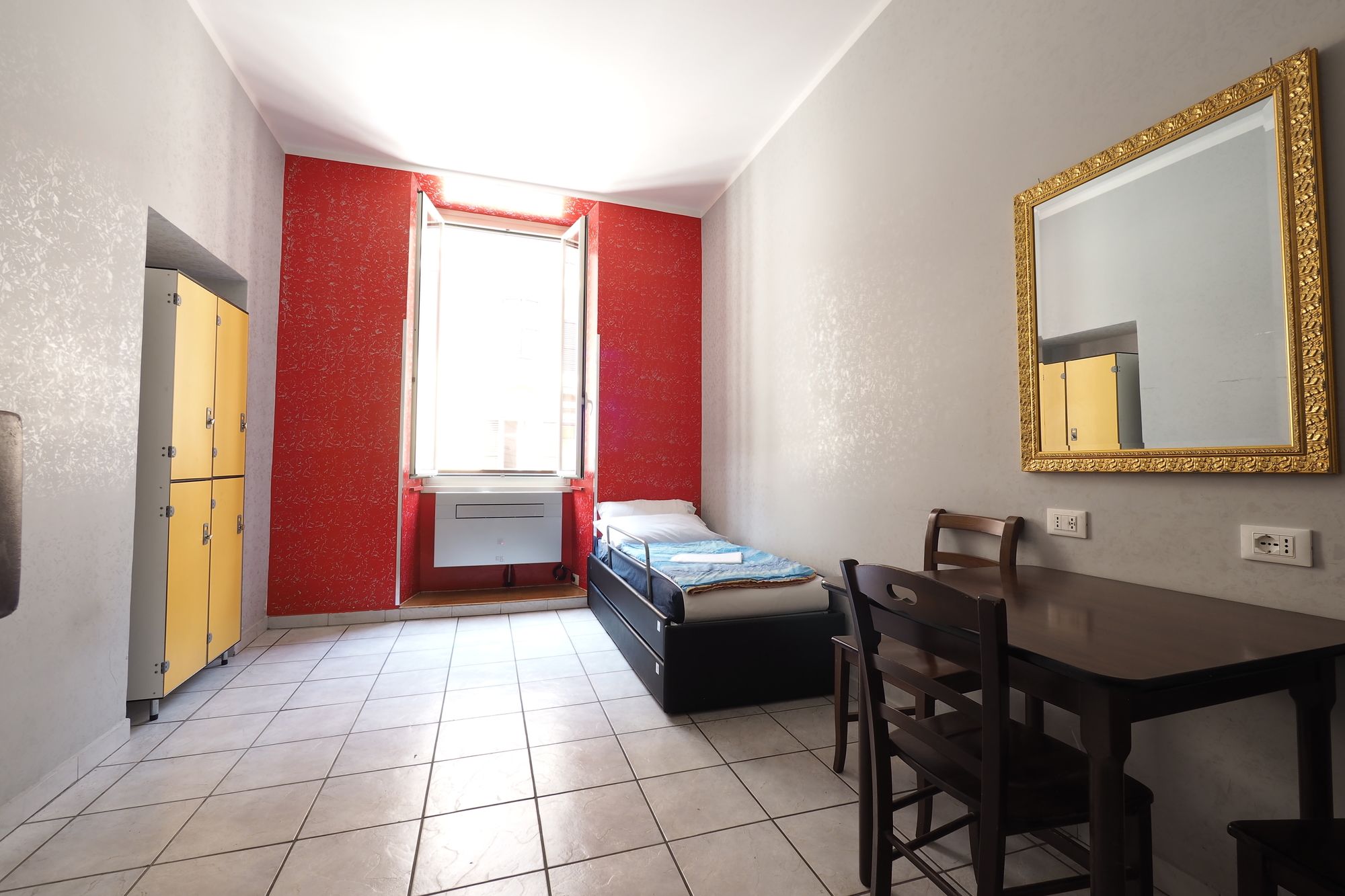 Alessandro Downtown Hostel