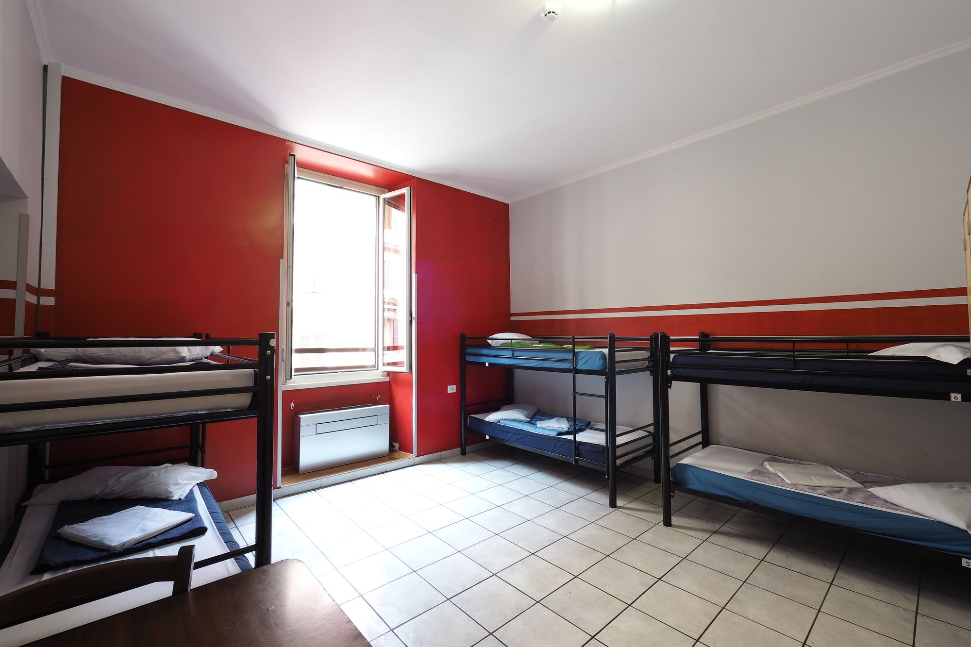 Alessandro Downtown Hostel