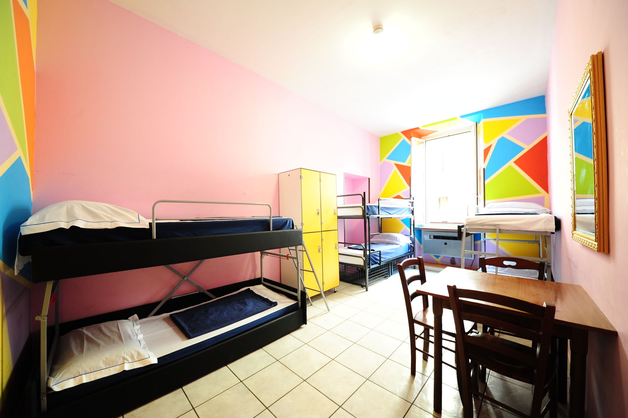 Alessandro Downtown Hostel