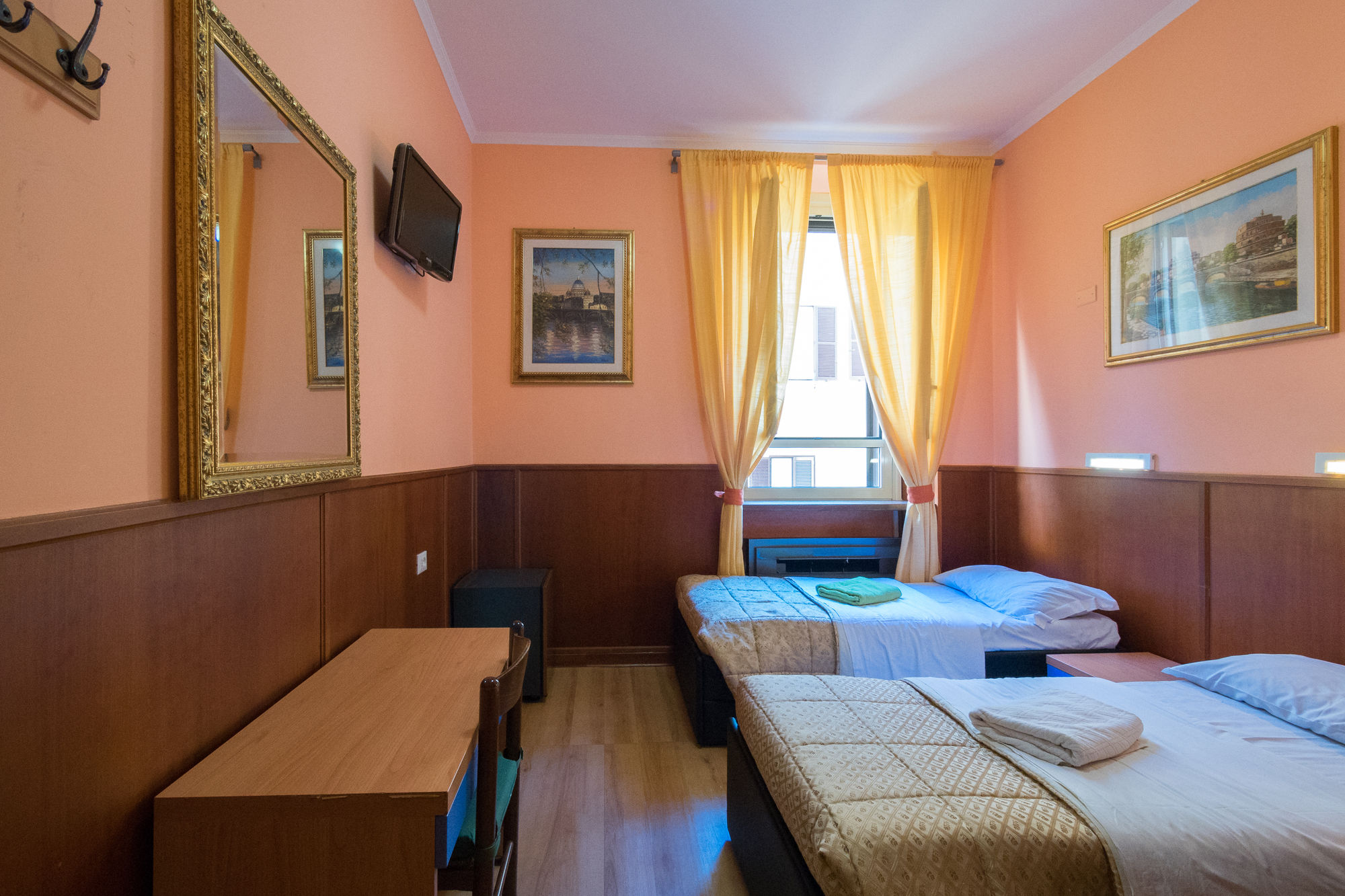 Alessandro Downtown Hostel
