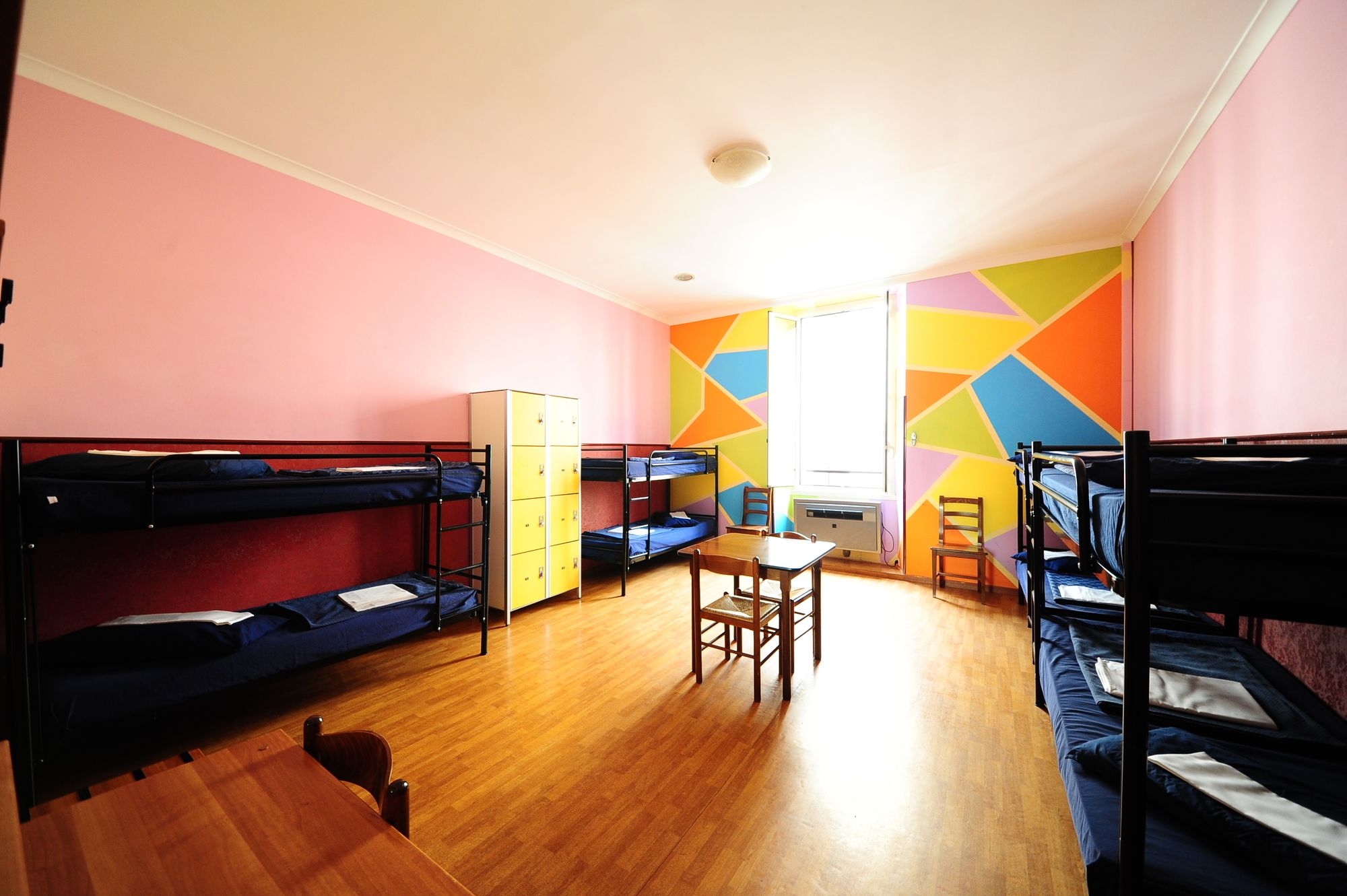 Alessandro Downtown Hostel