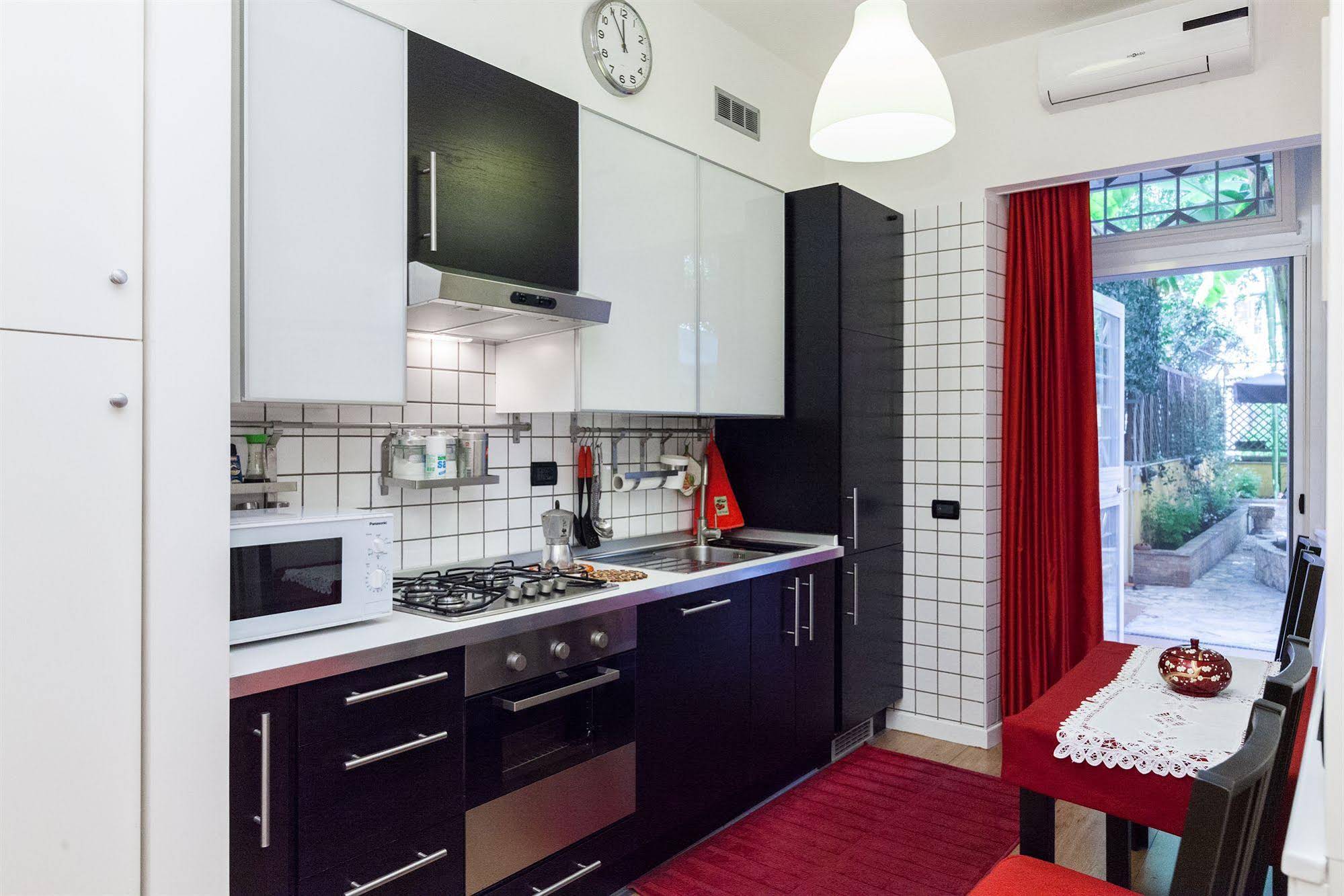 Almes Roma B&B