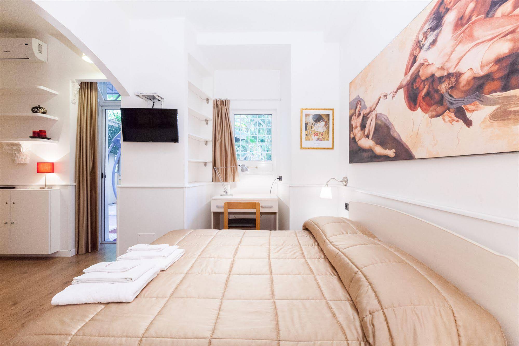 Almes Roma B&B