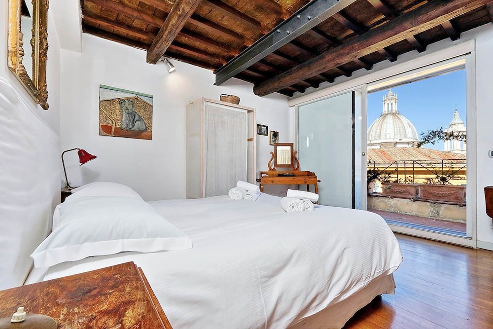 Campo De Fiori Large Penthouse
