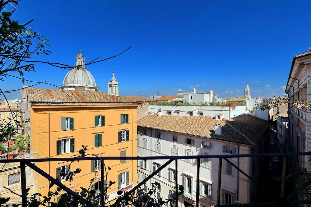 Campo De Fiori Large Penthouse