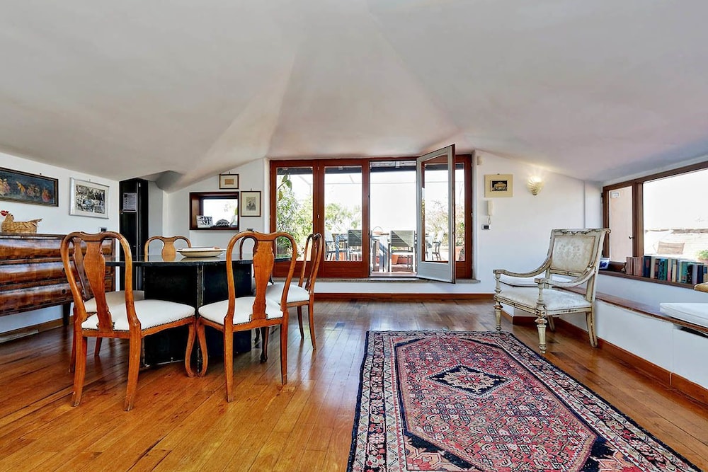 Campo De Fiori Large Penthouse