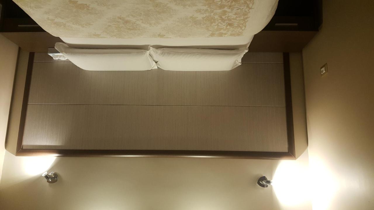 Candia Rooms