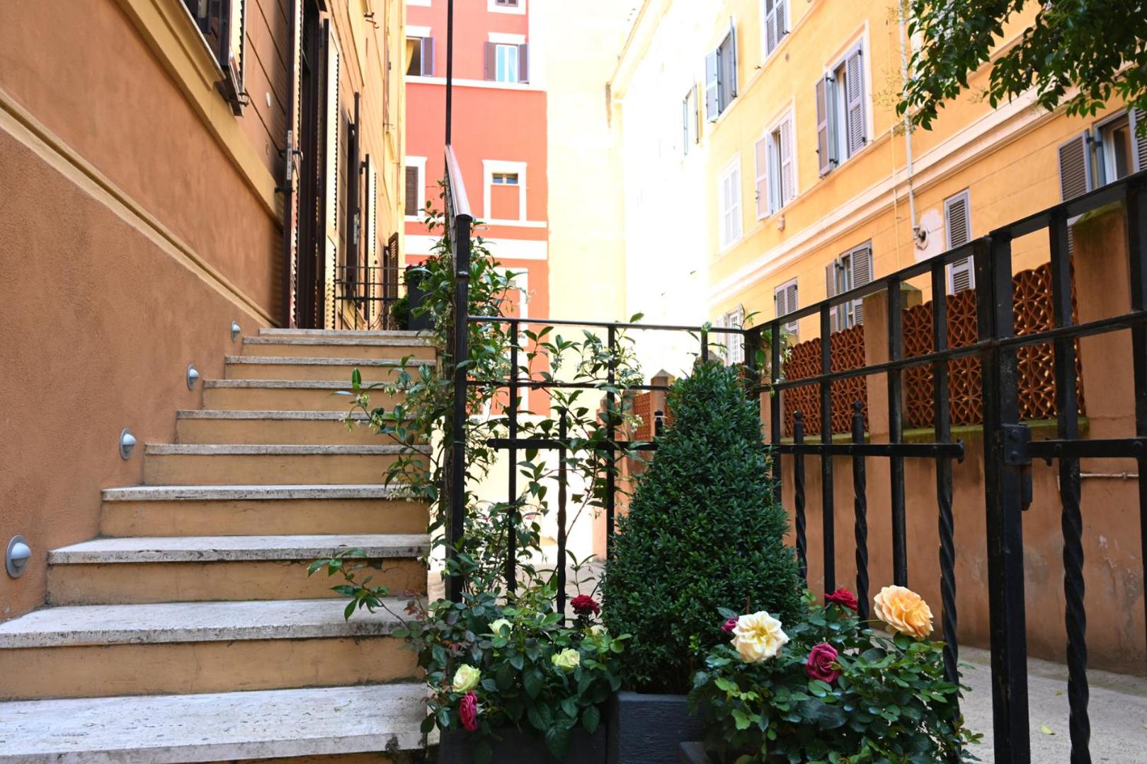 Charming Roma
