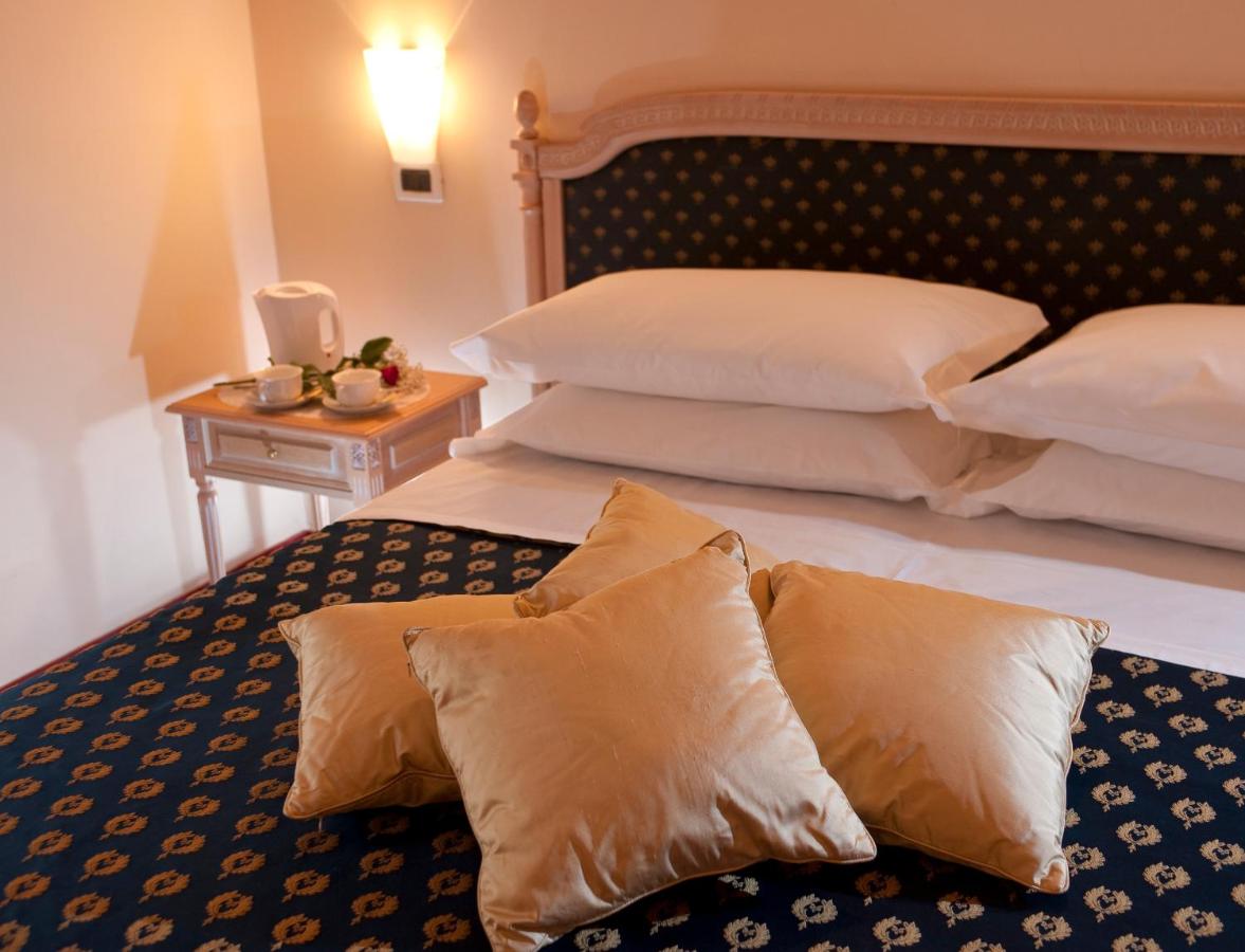 Club House Hotel
