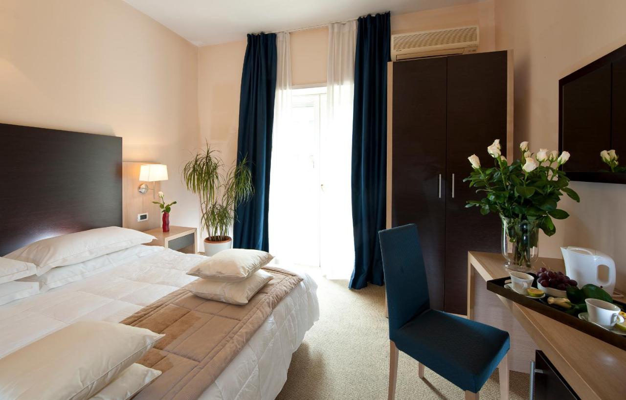 Club House Hotel