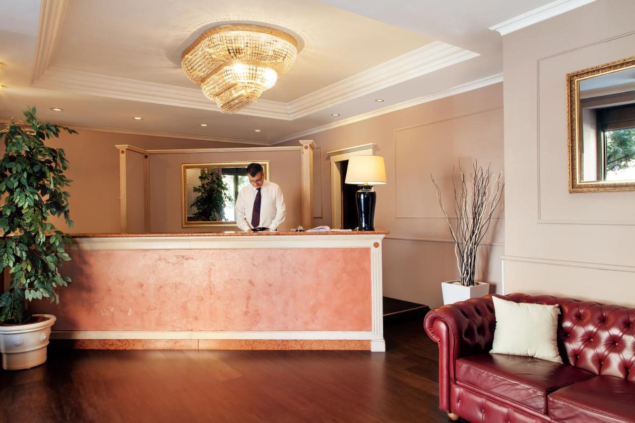 Club House Hotel