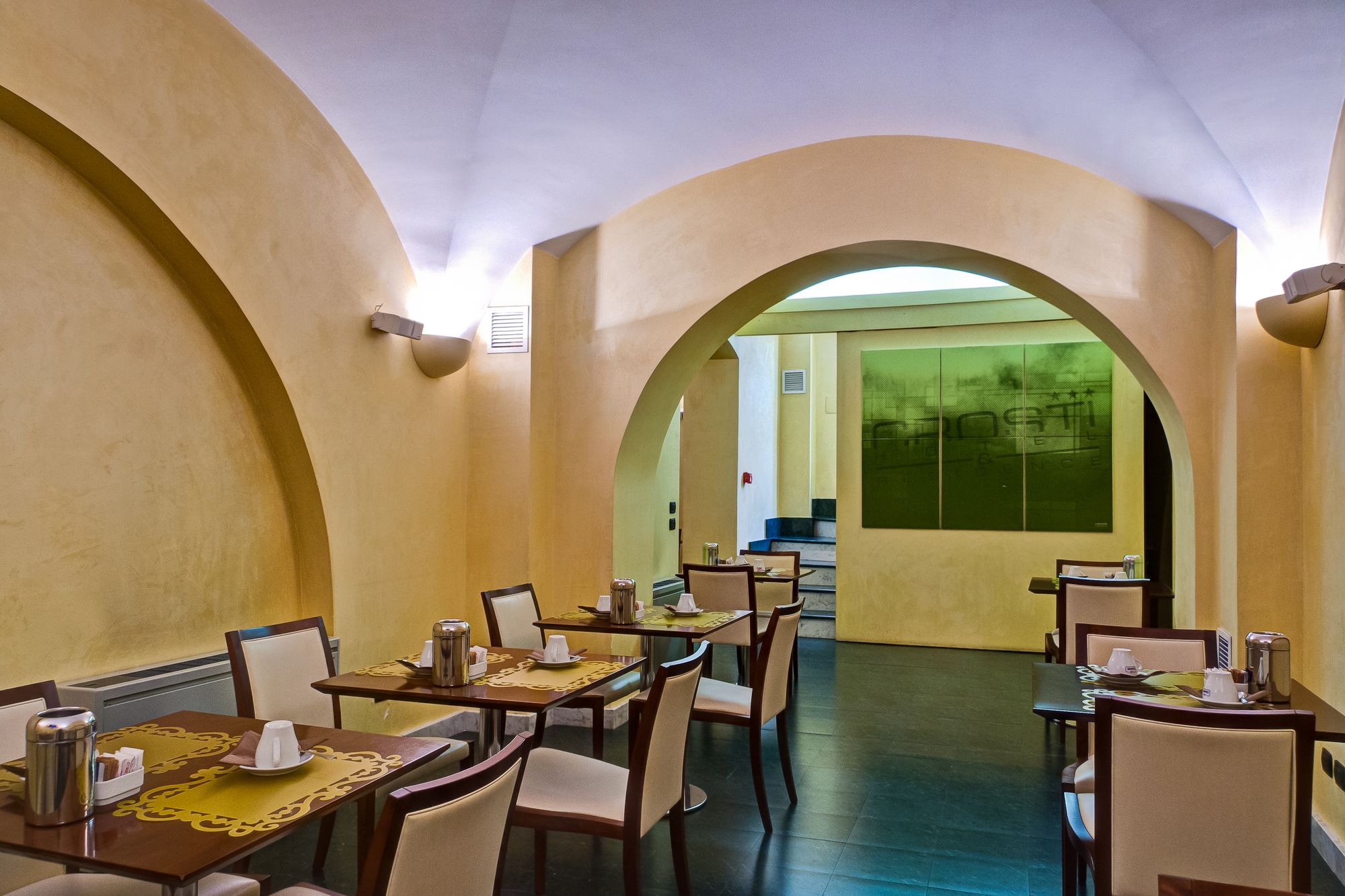 Crosti Hotel & Residence