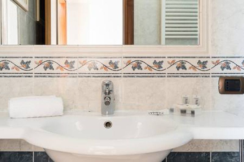 Crosti Hotel & Residence