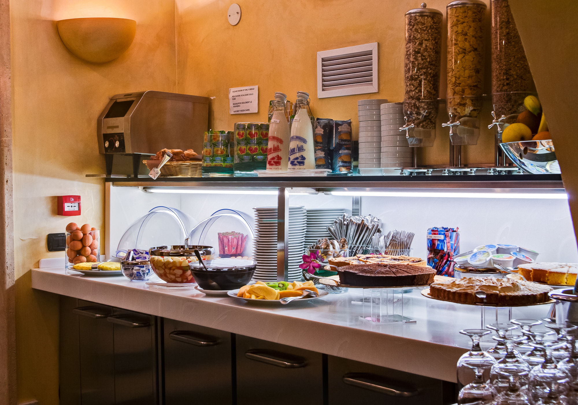 Crosti Hotel & Residence