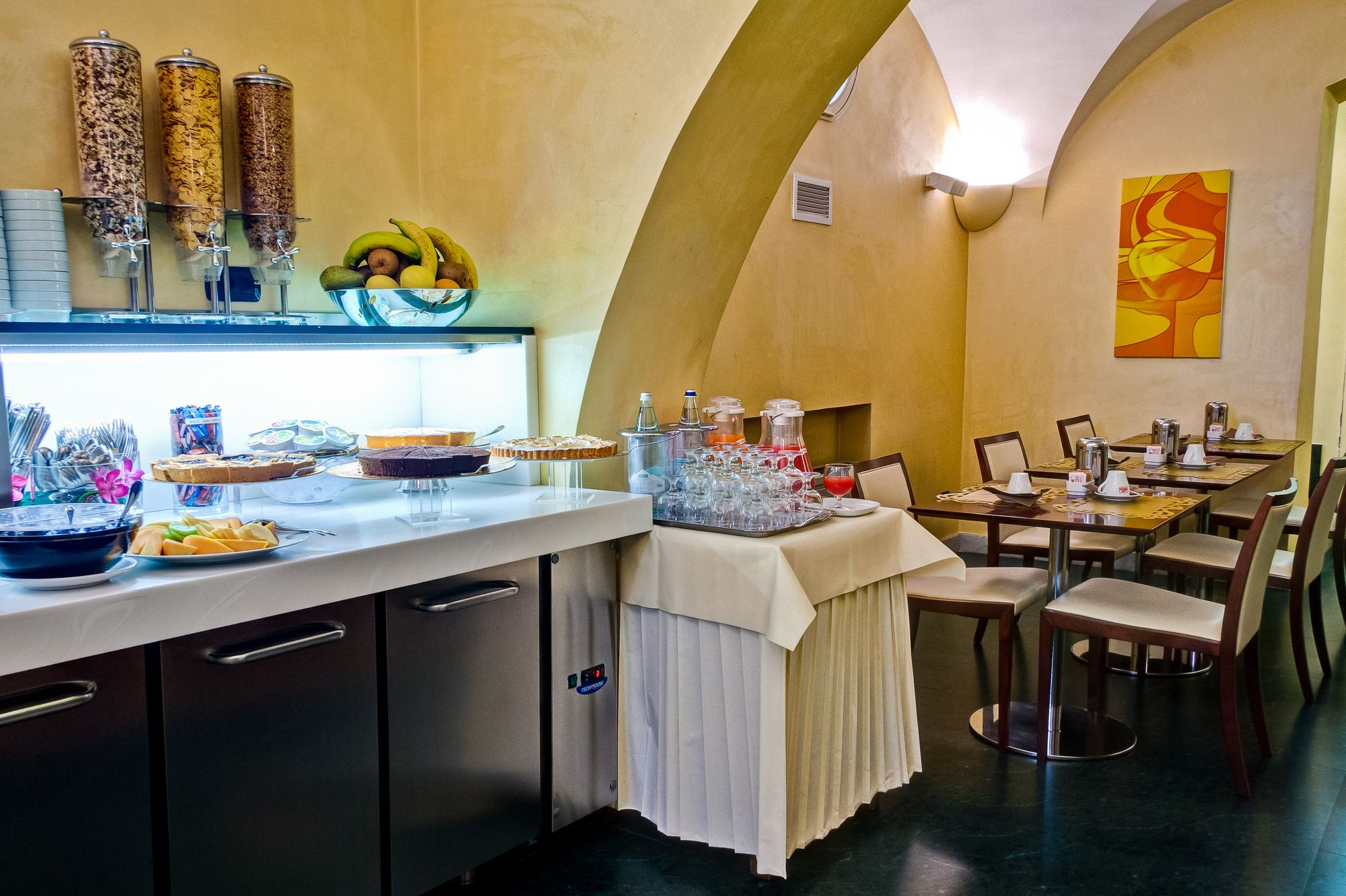 Crosti Hotel & Residence