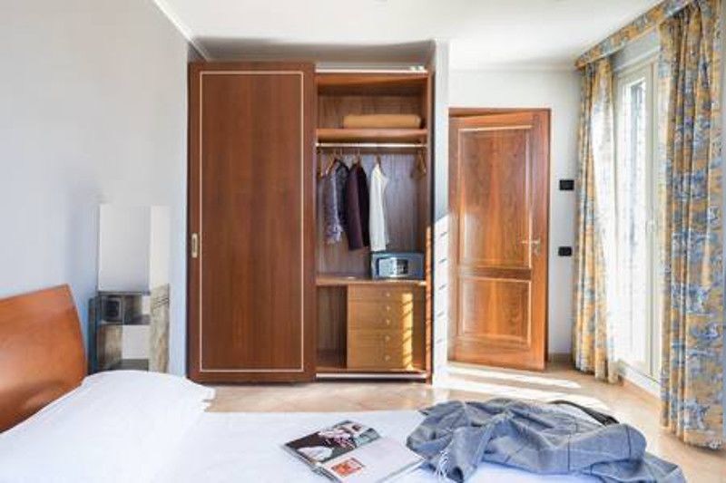 Crosti Hotel & Residence