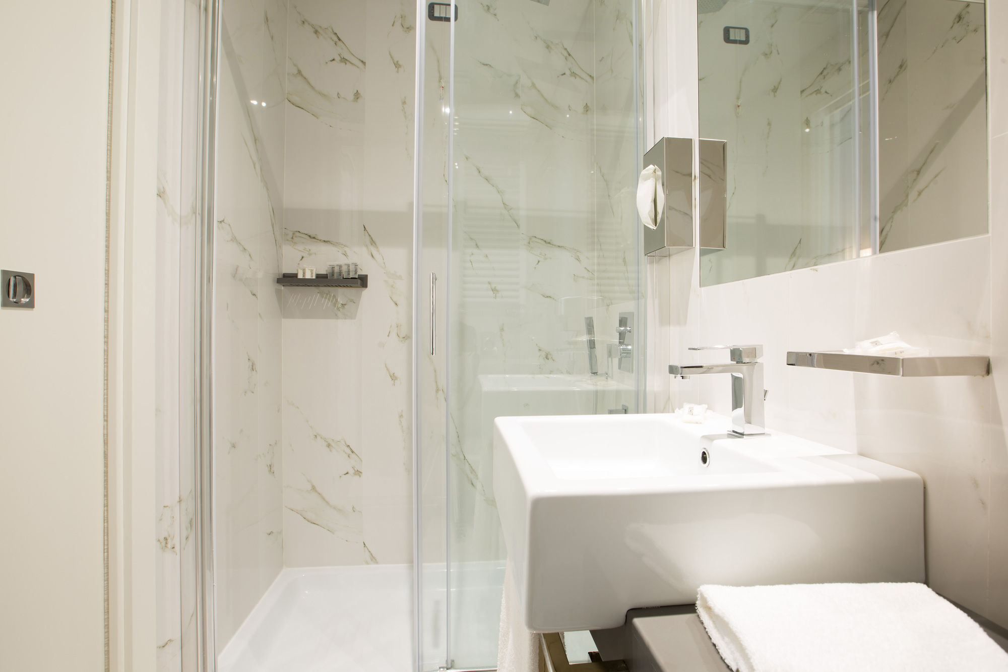 Crosti Hotel & Residence