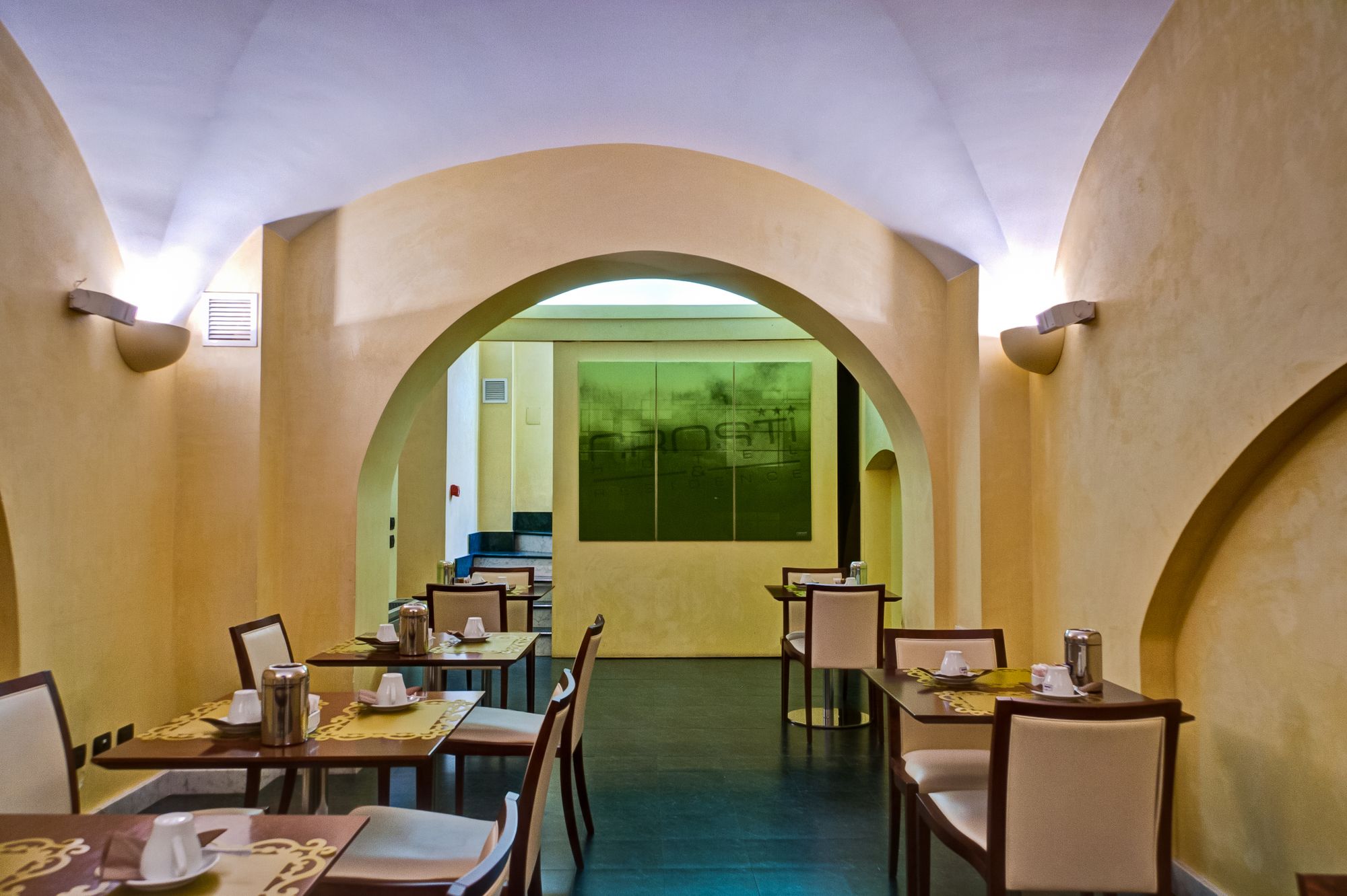 Crosti Hotel & Residence