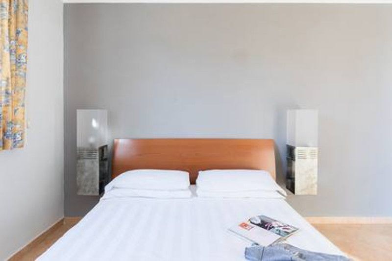 Crosti Hotel & Residence