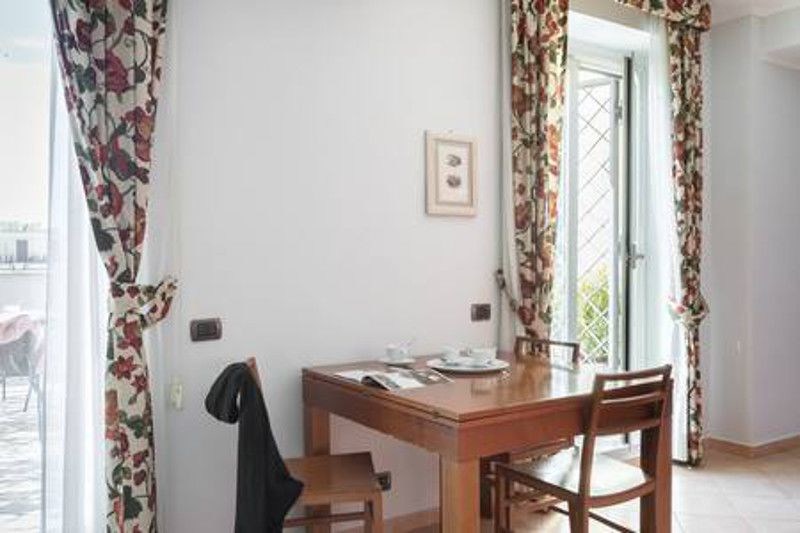 Crosti Hotel & Residence