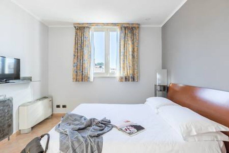 Crosti Hotel & Residence