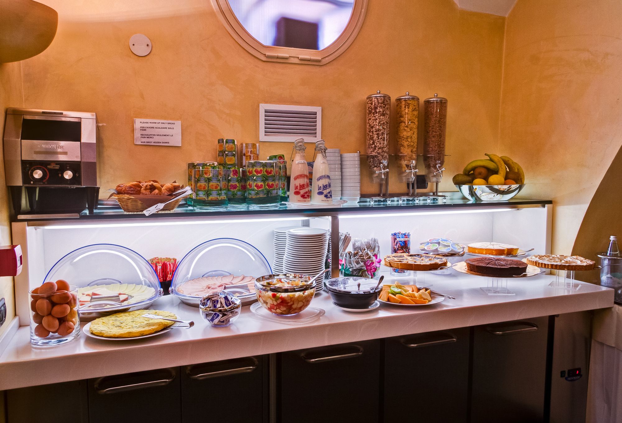 Crosti Hotel & Residence