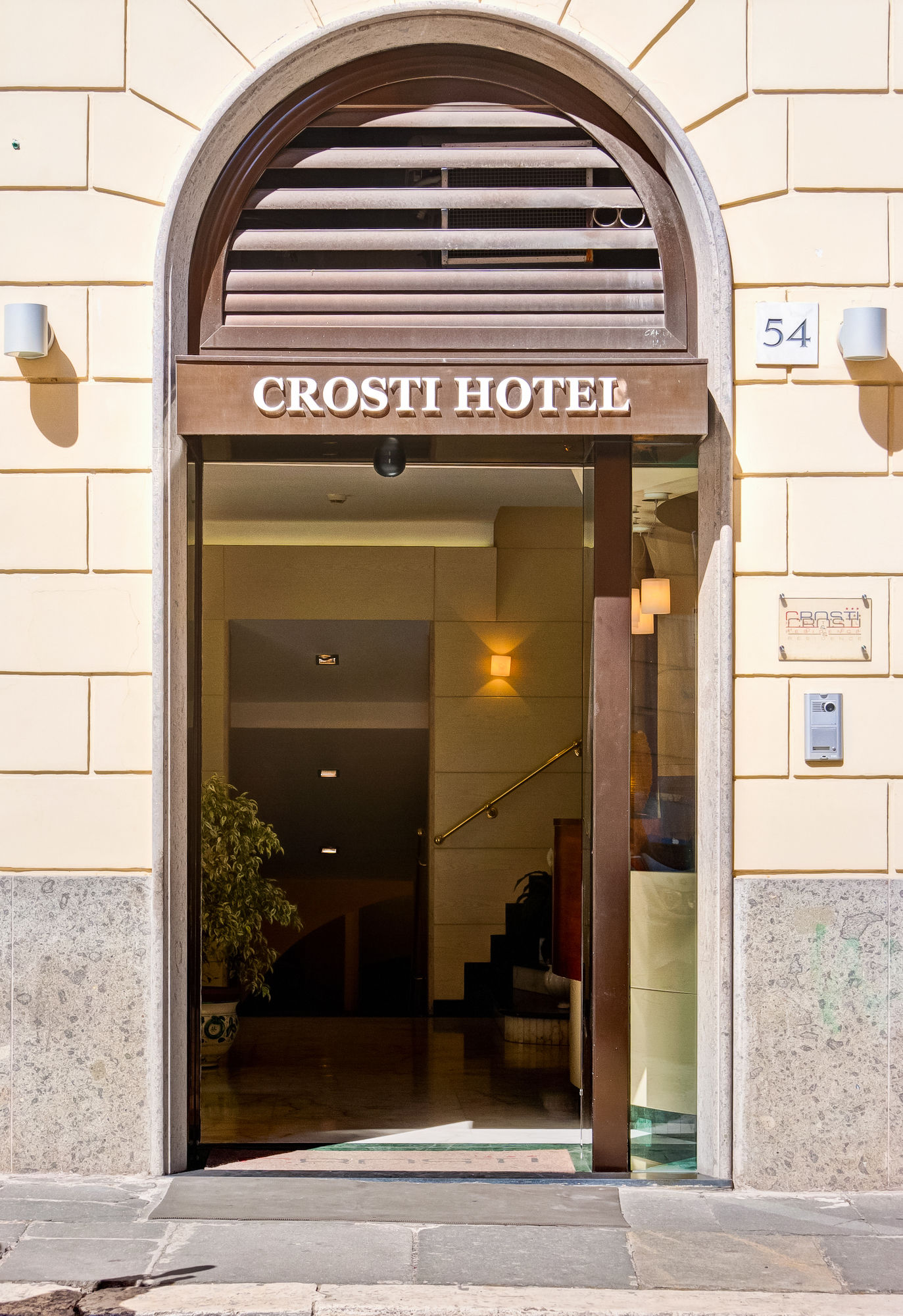 Crosti Hotel & Residence