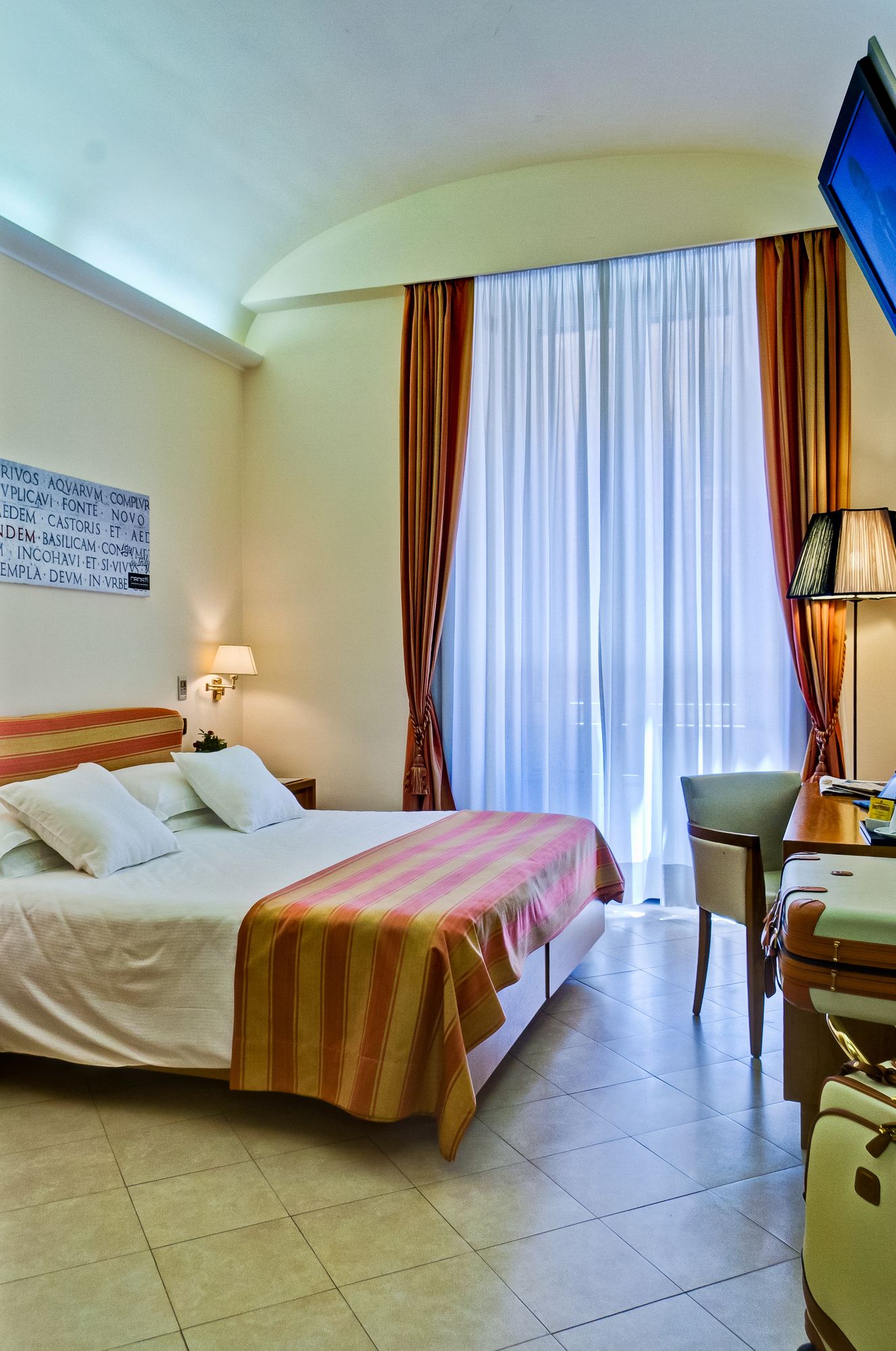 Crosti Hotel & Residence