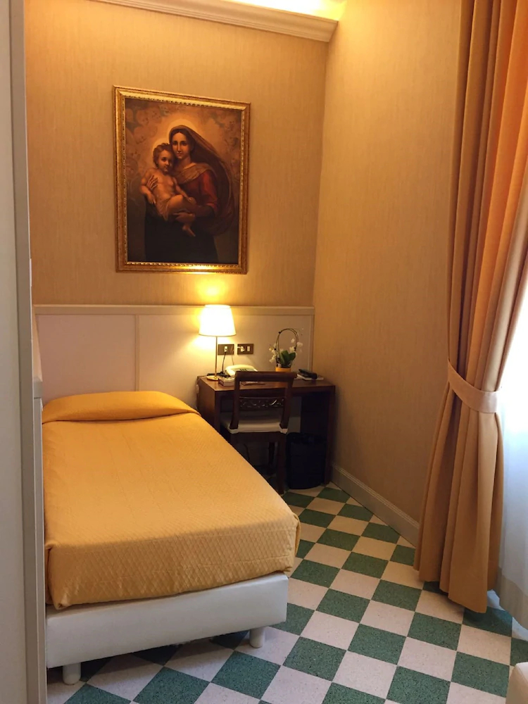 Dnb House Hotel