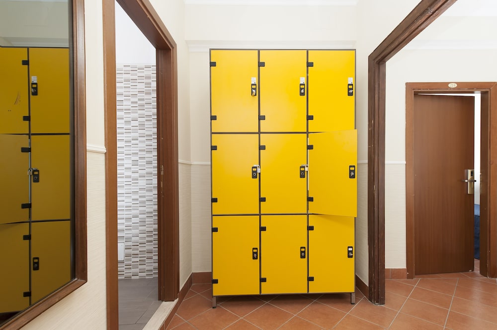Des Artistes Budget Rooms