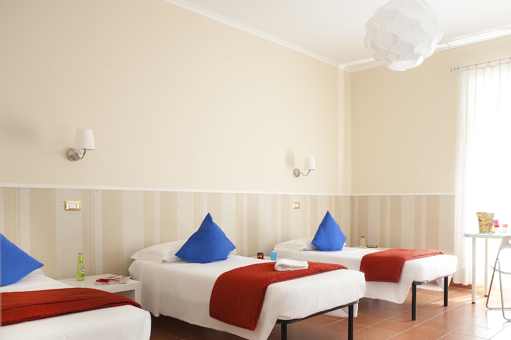 Des Artistes Budget Rooms
