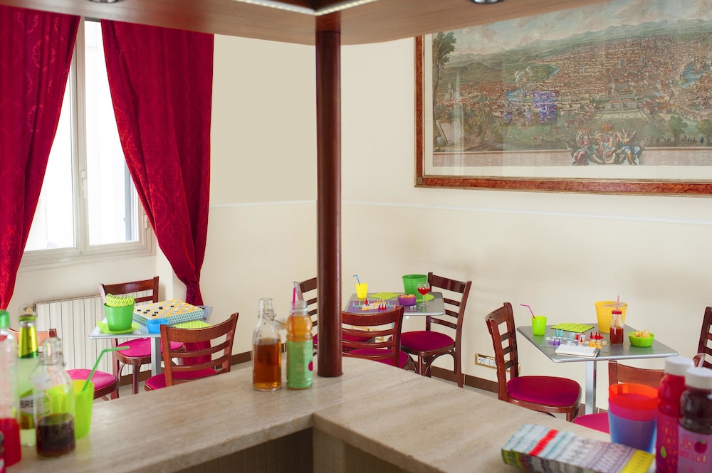 Des Artistes Budget Rooms