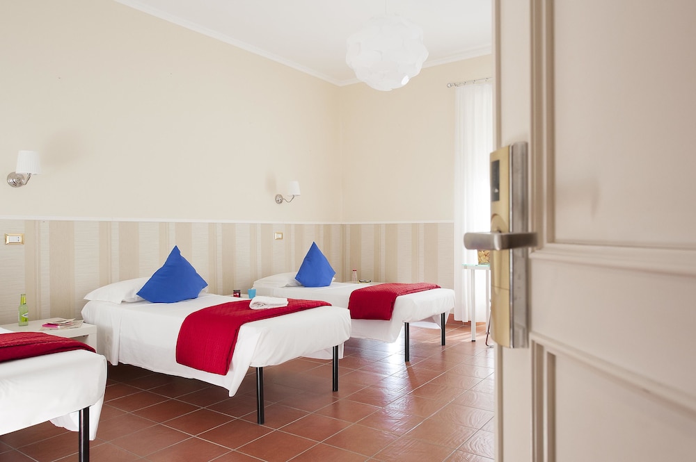 Des Artistes Budget Rooms
