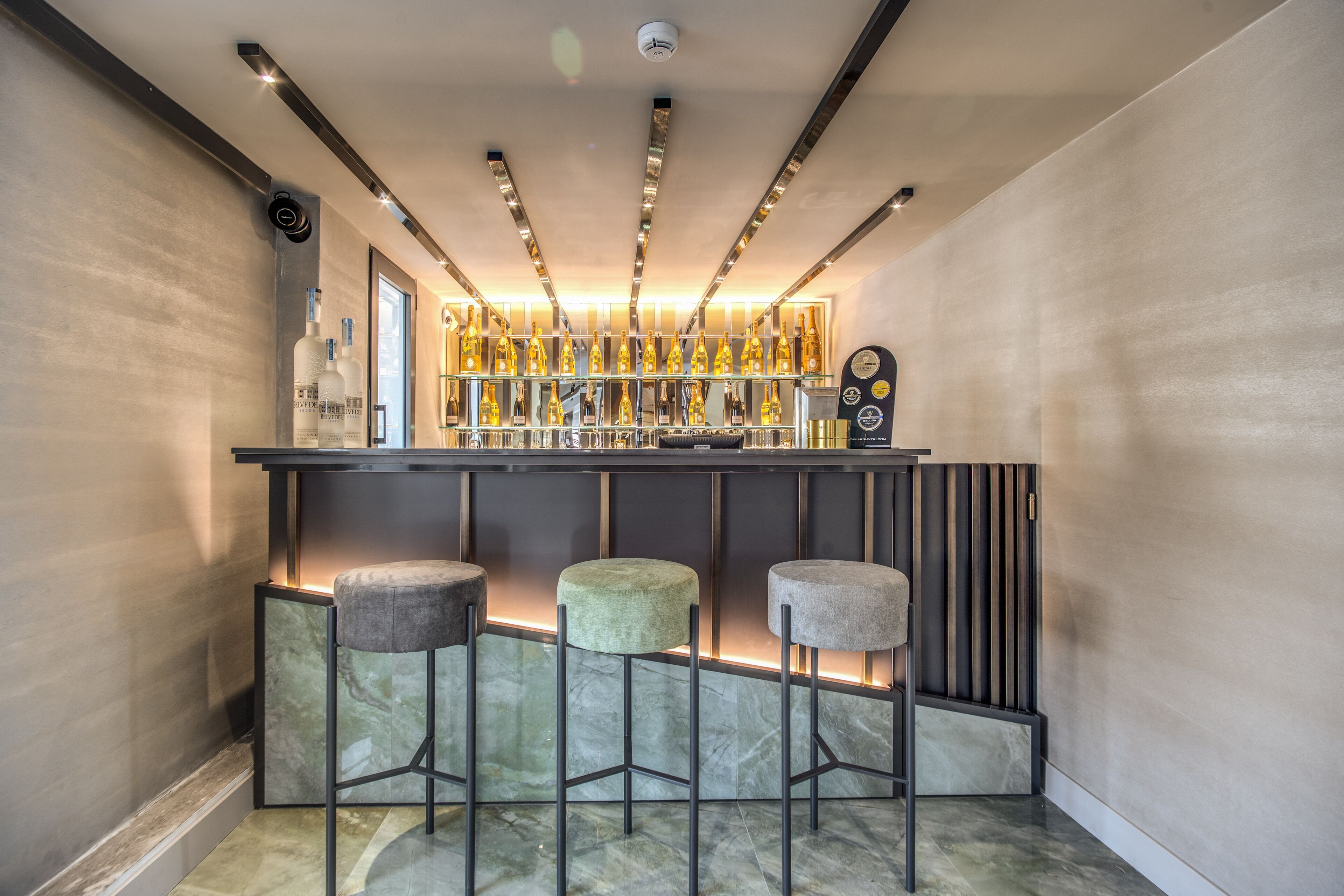 Hotel 77