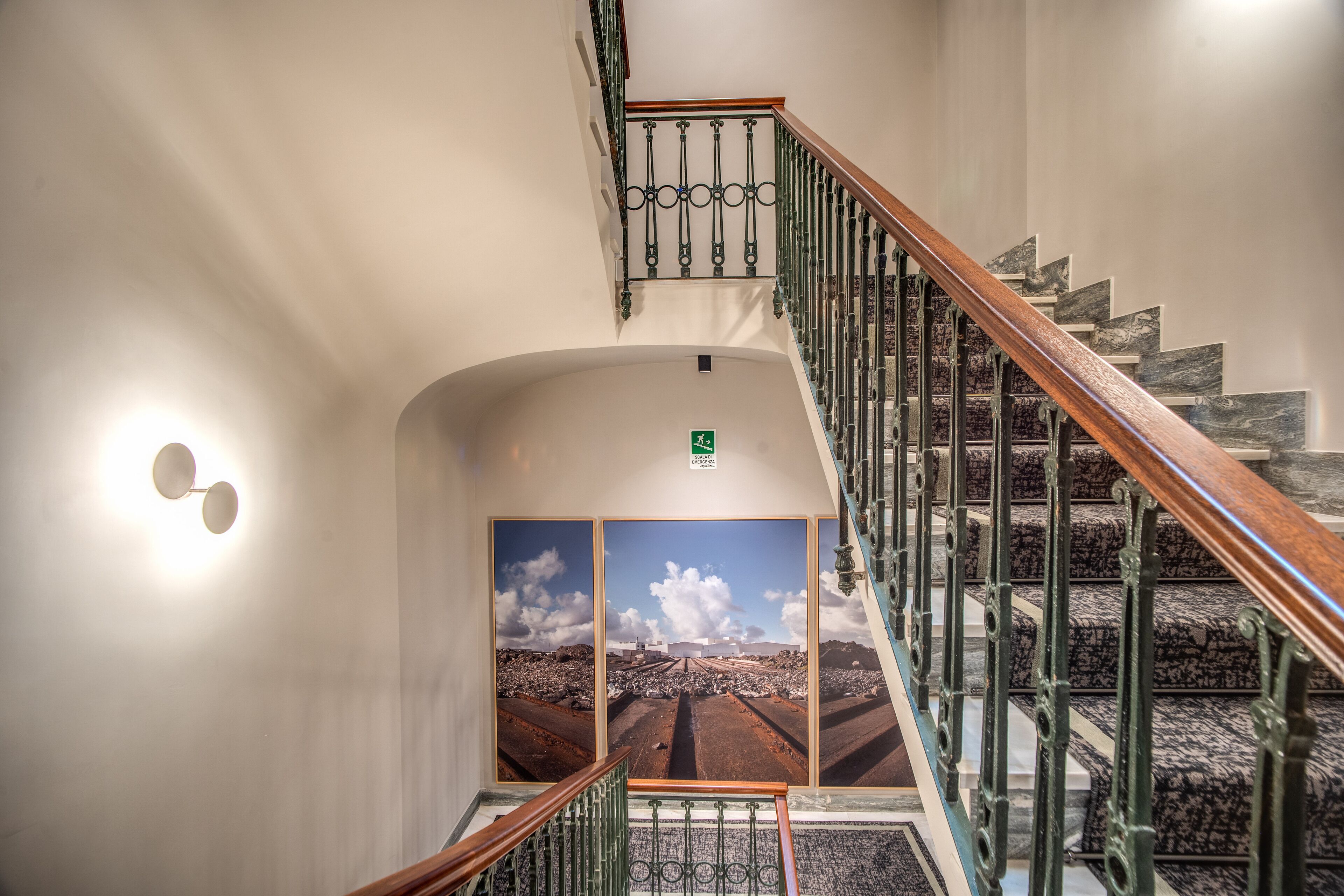 Hotel 77