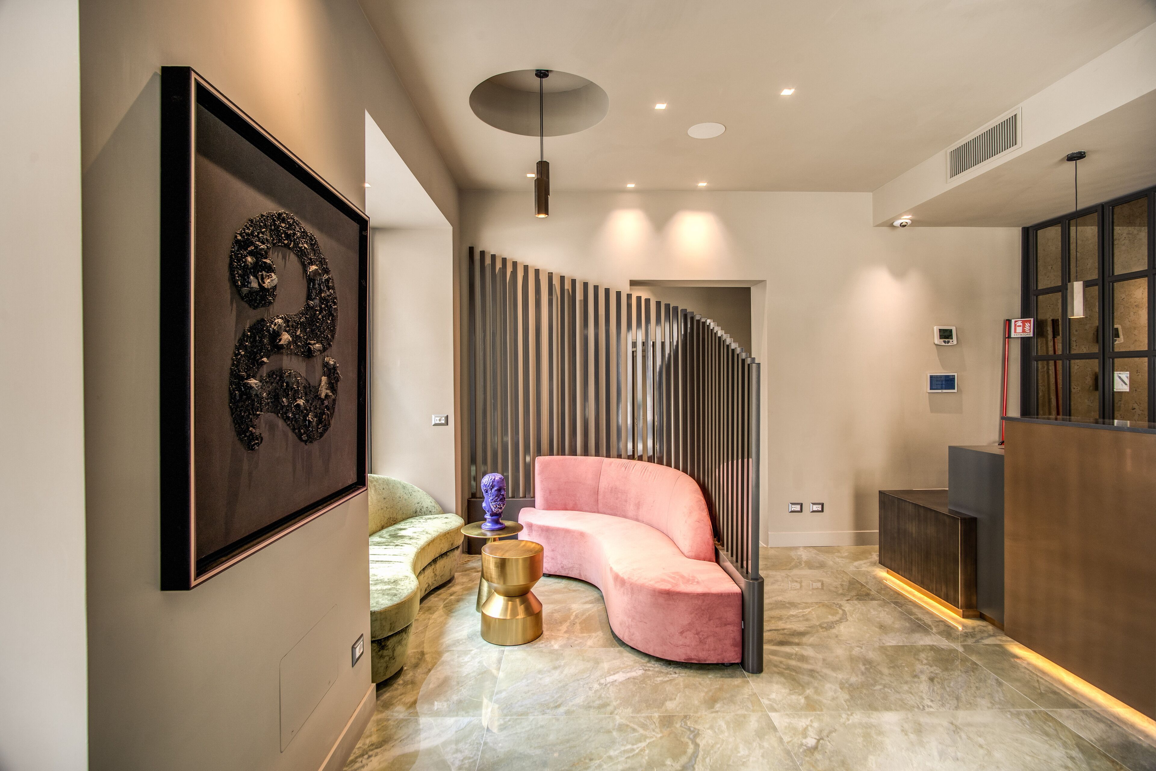 Hotel 77