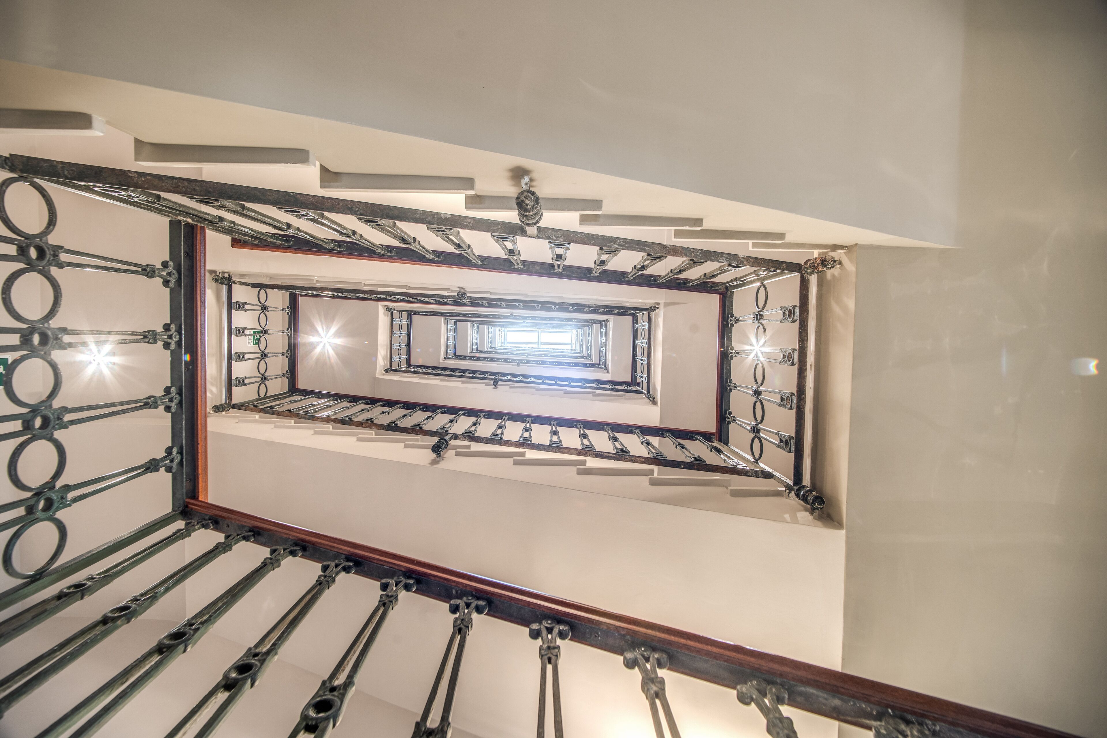 Hotel 77
