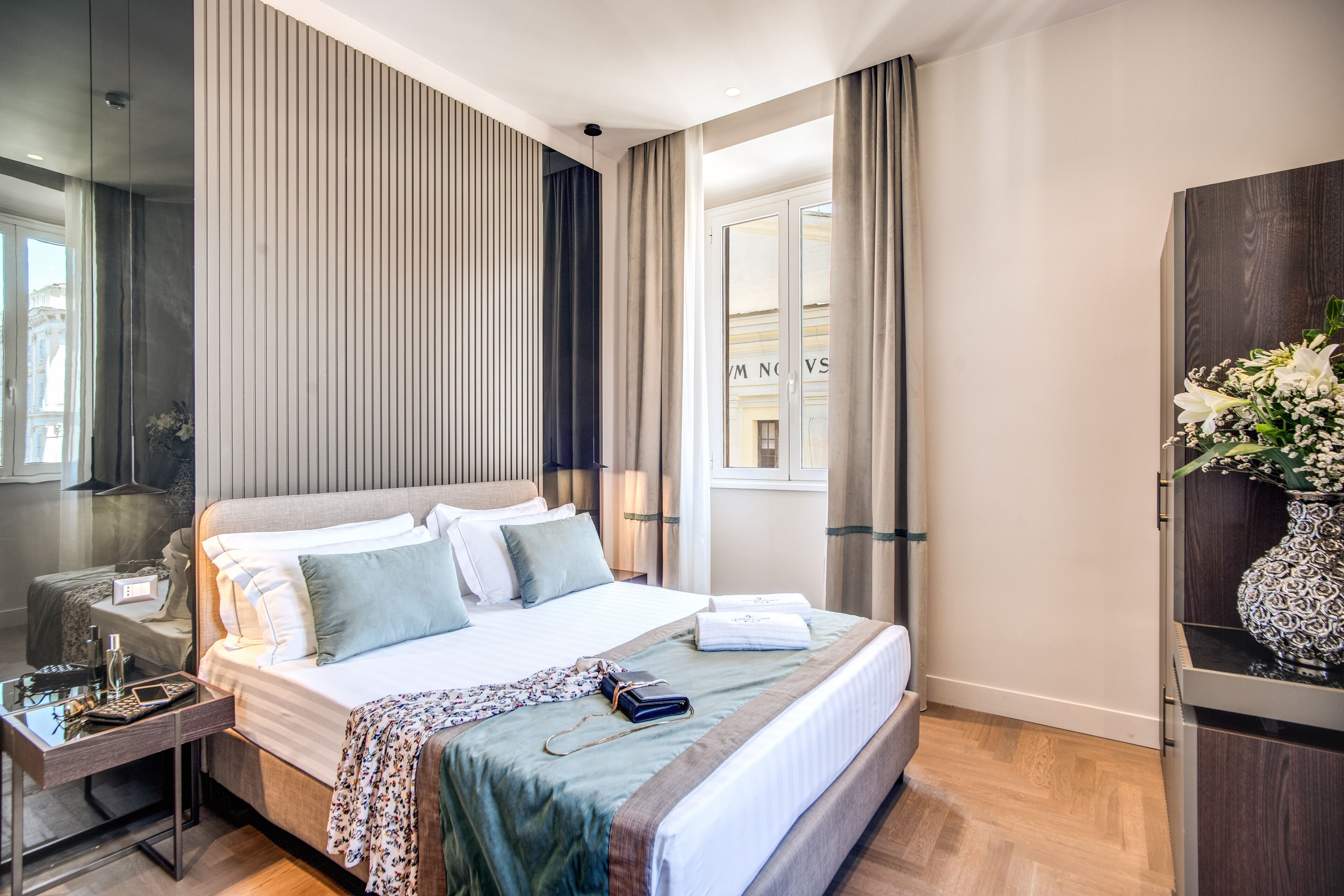 Hotel 77