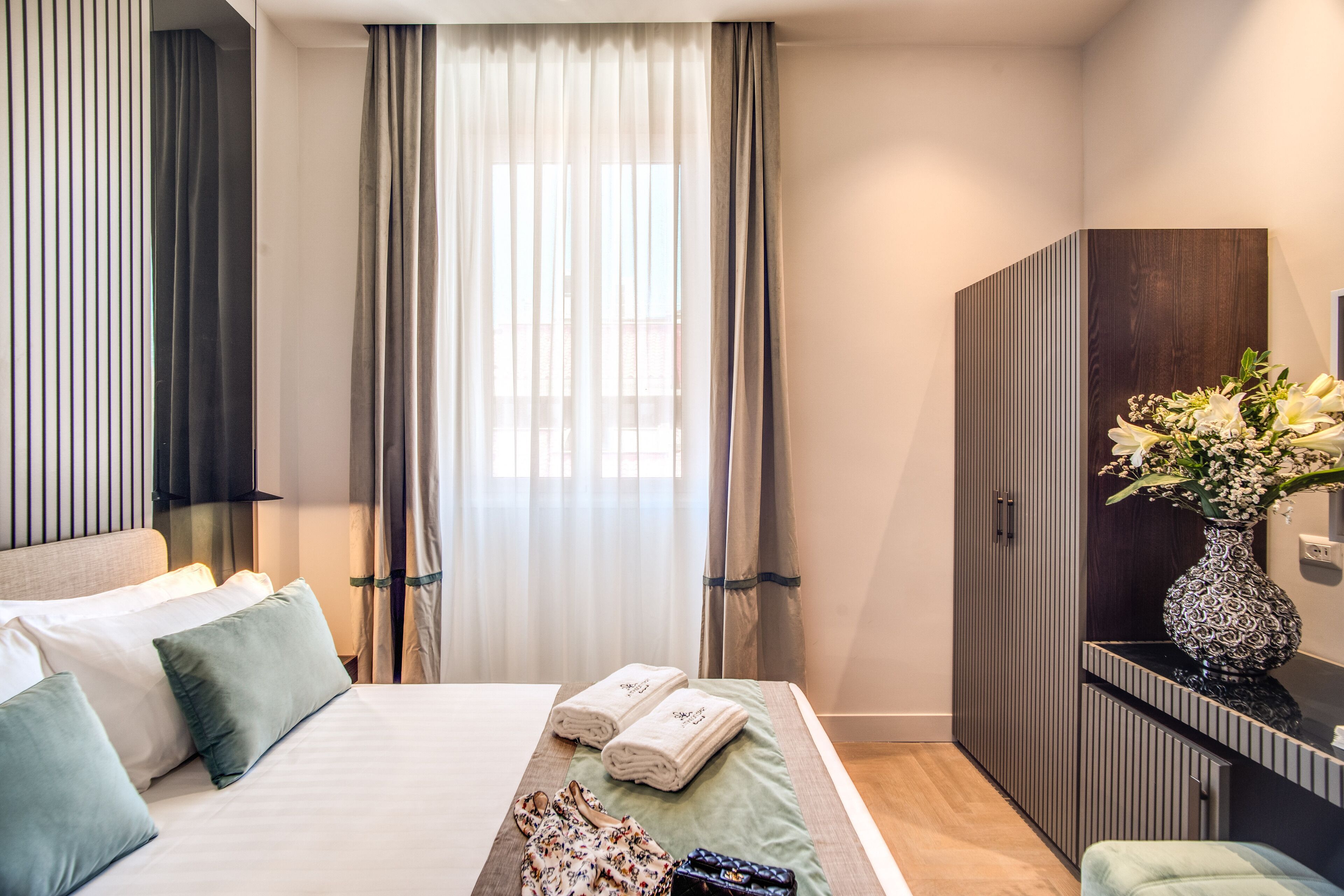Hotel 77